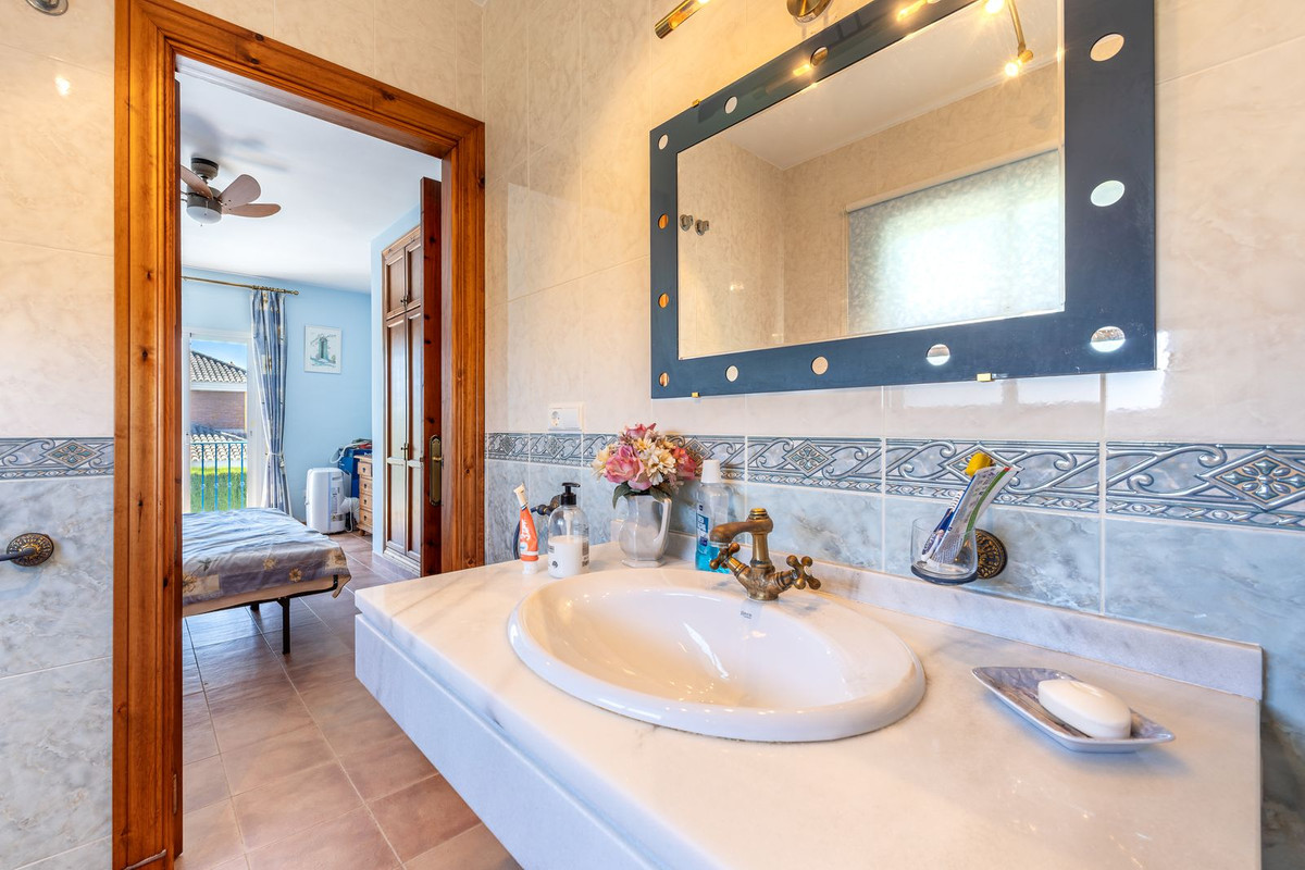 4 Bed Townhouse for sale in Coín Costa Del Sol, Málaga, Spain