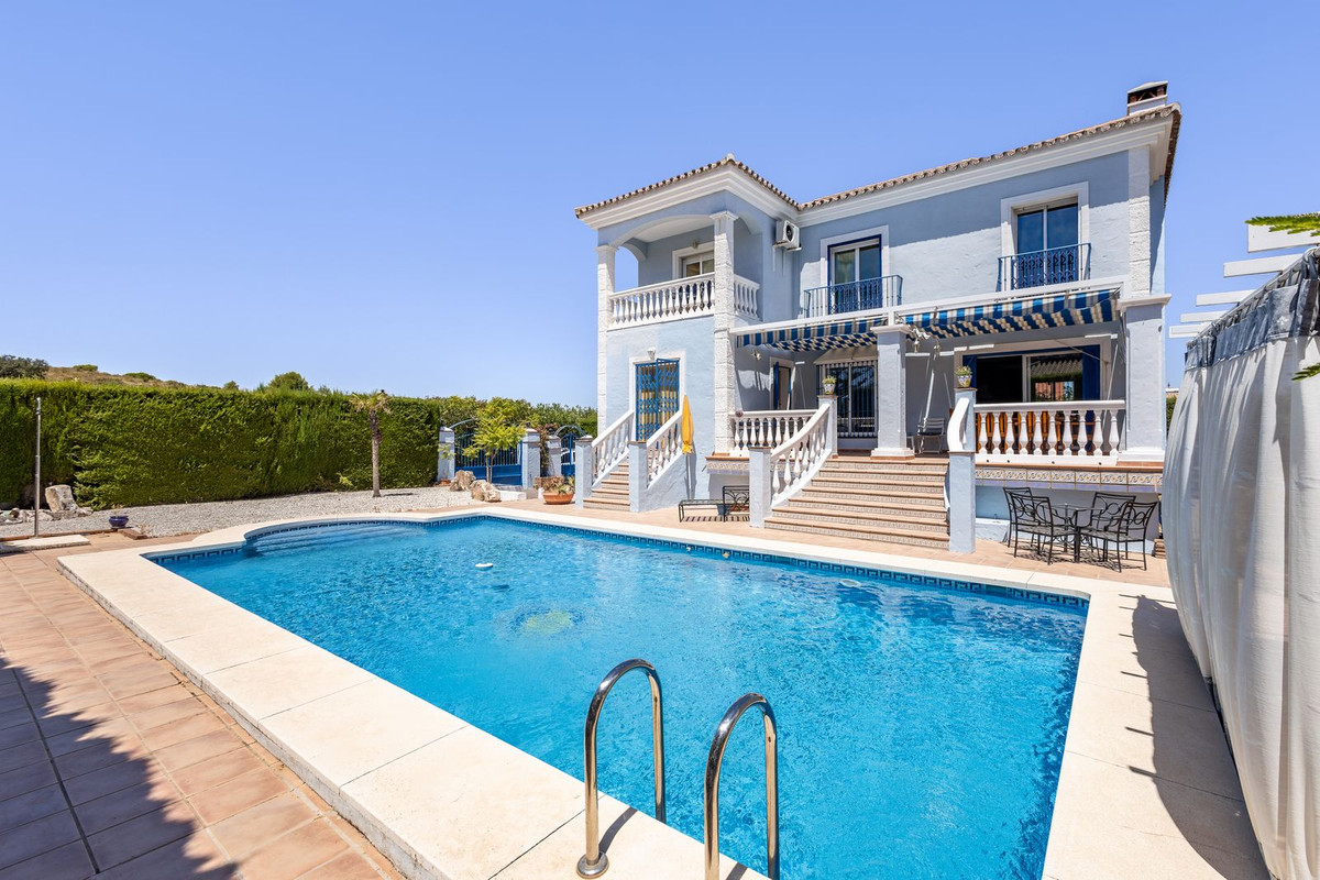 4 Bed Townhouse for sale in Coín Costa Del Sol, Málaga, Spain