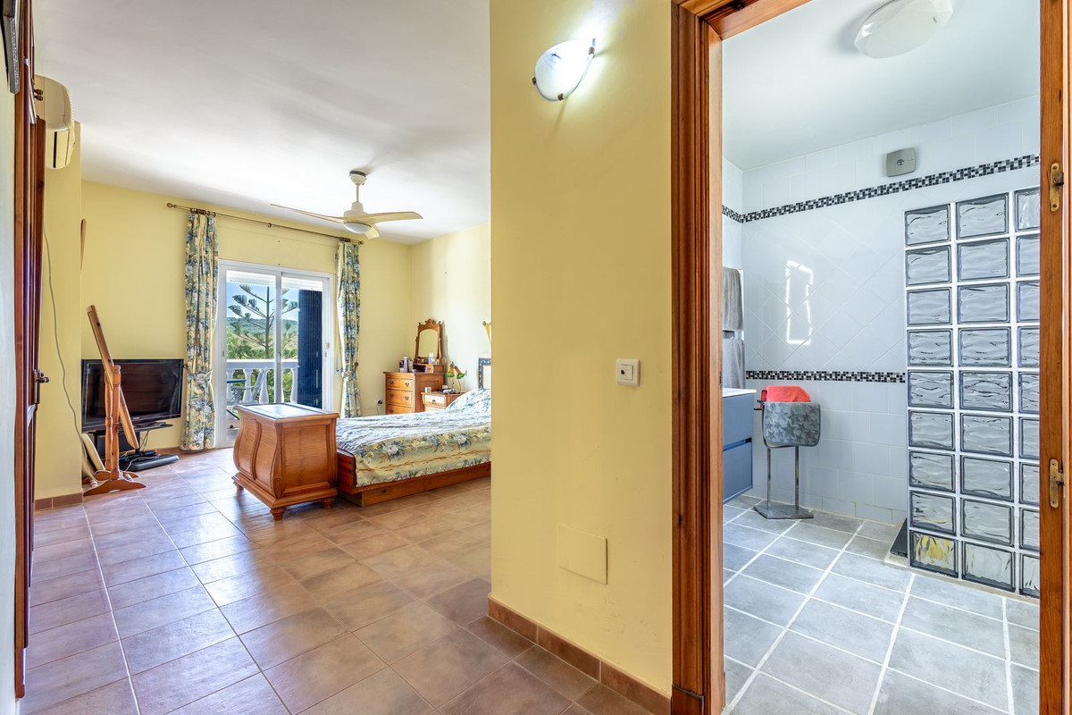 4 Bed Townhouse for sale in Coín Costa Del Sol, Málaga, Spain
