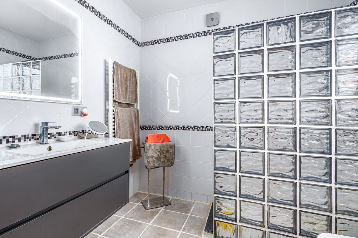 4 Bed Townhouse for sale in Coín Costa Del Sol, Málaga, Spain