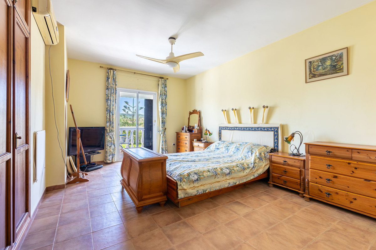 4 Bed Townhouse for sale in Coín Costa Del Sol, Málaga, Spain