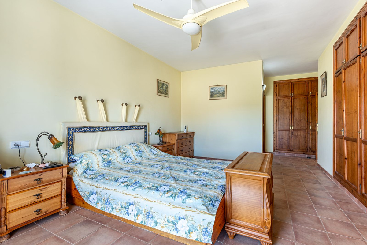 4 Bed Townhouse for sale in Coín Costa Del Sol, Málaga, Spain
