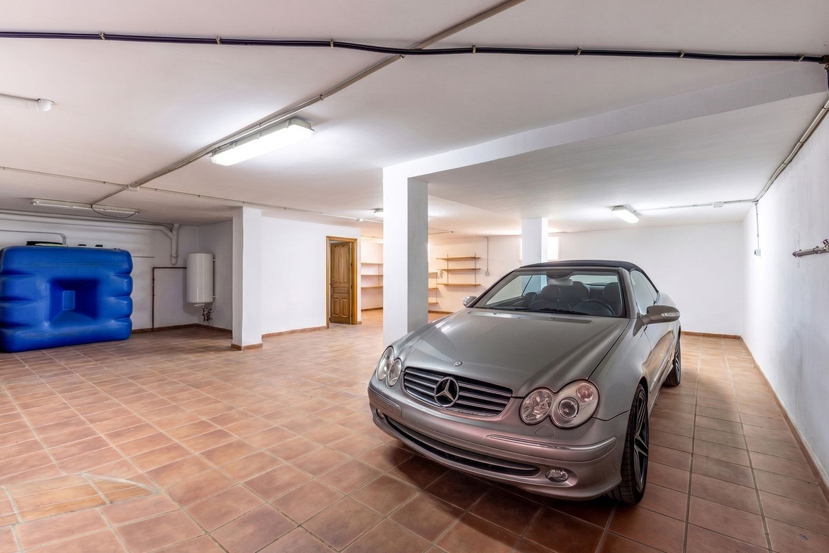 4 Bed Townhouse for sale in Coín Costa Del Sol, Málaga, Spain