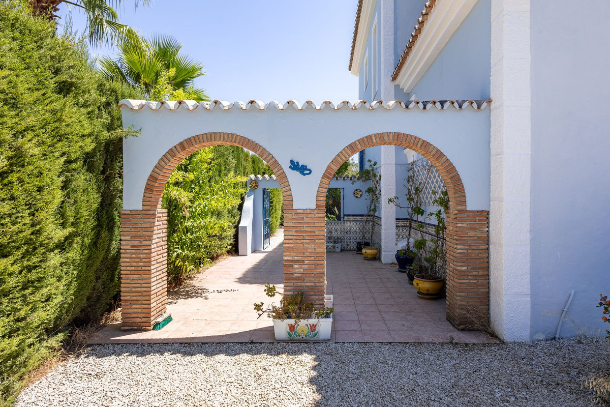 4 Bed Townhouse for sale in Coín Costa Del Sol, Málaga, Spain