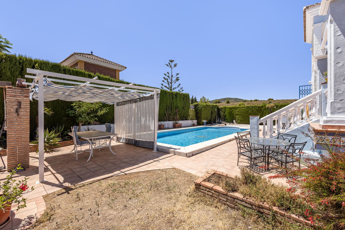 4 Bed Townhouse for sale in Coín Costa Del Sol, Málaga, Spain