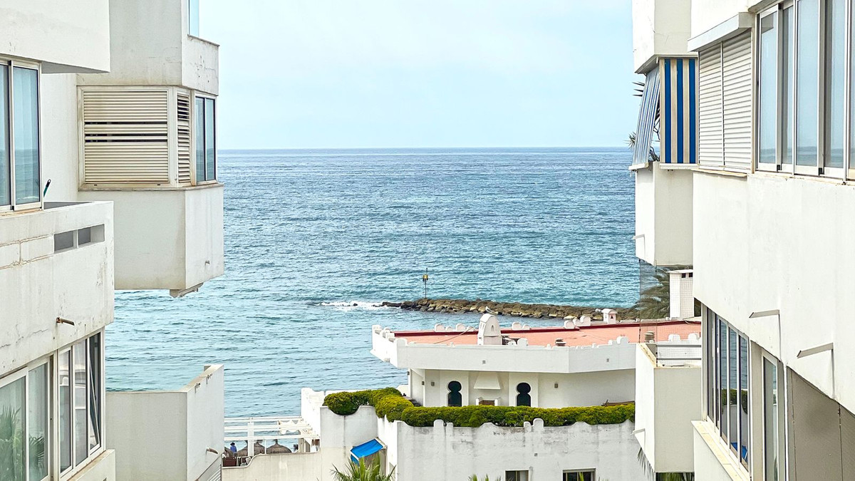 3 Bed Apartment for sale in Marbella Costa Del Sol, Málaga, Spain