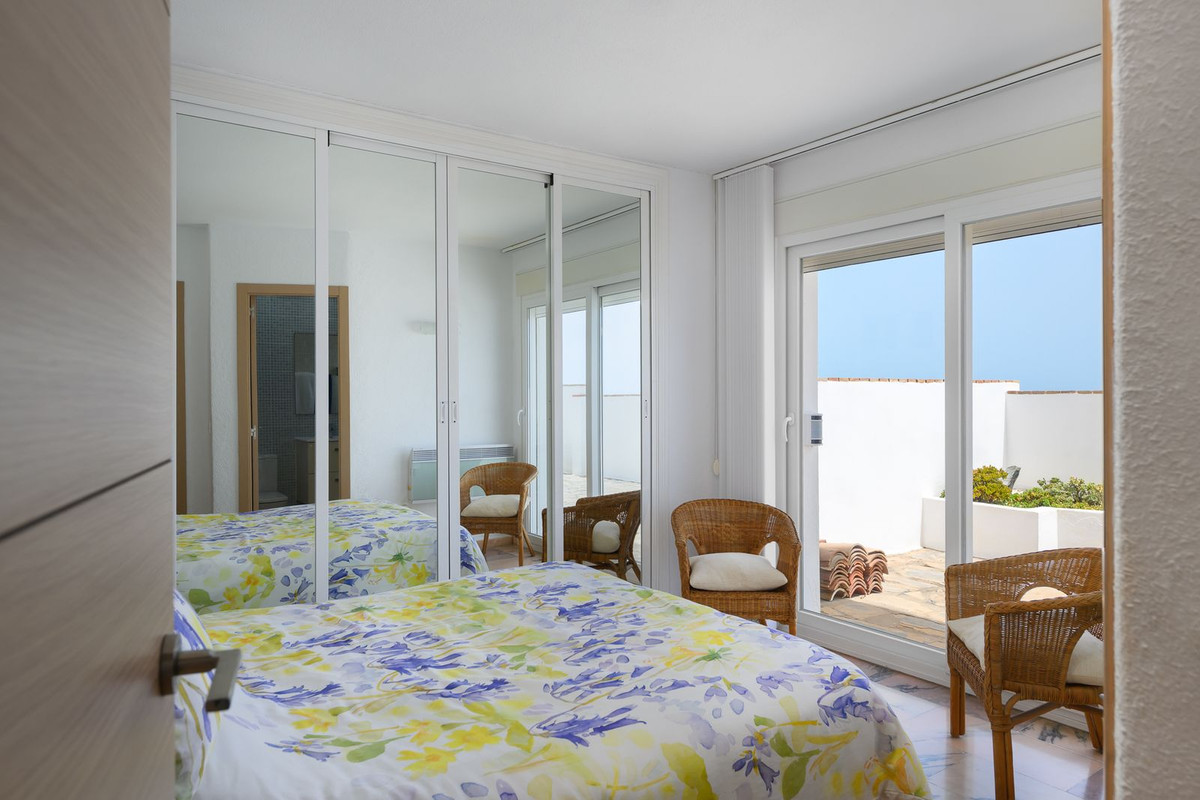 3 Bed Townhouse for sale in Estepona Costa Del Sol, Málaga, Spain