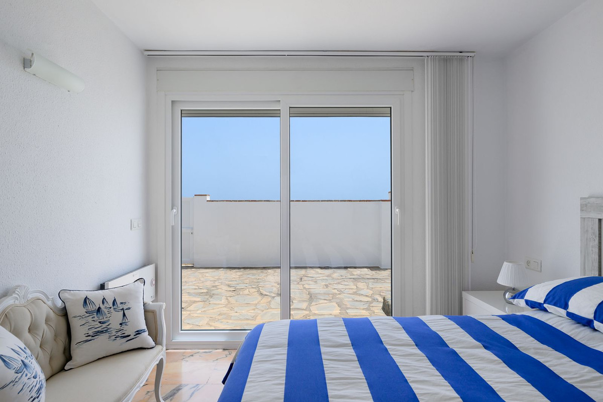 3 Bed Townhouse for sale in Estepona Costa Del Sol, Málaga, Spain