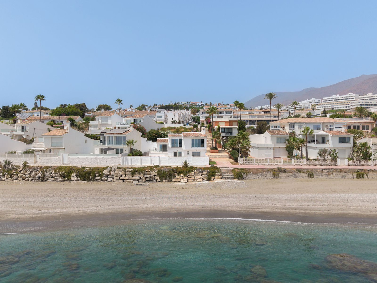 3 Bed Townhouse for sale in Estepona Costa Del Sol, Málaga, Spain