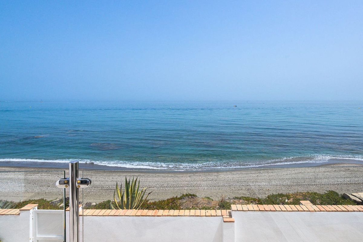 3 Bed Townhouse for sale in Estepona Costa Del Sol, Málaga, Spain