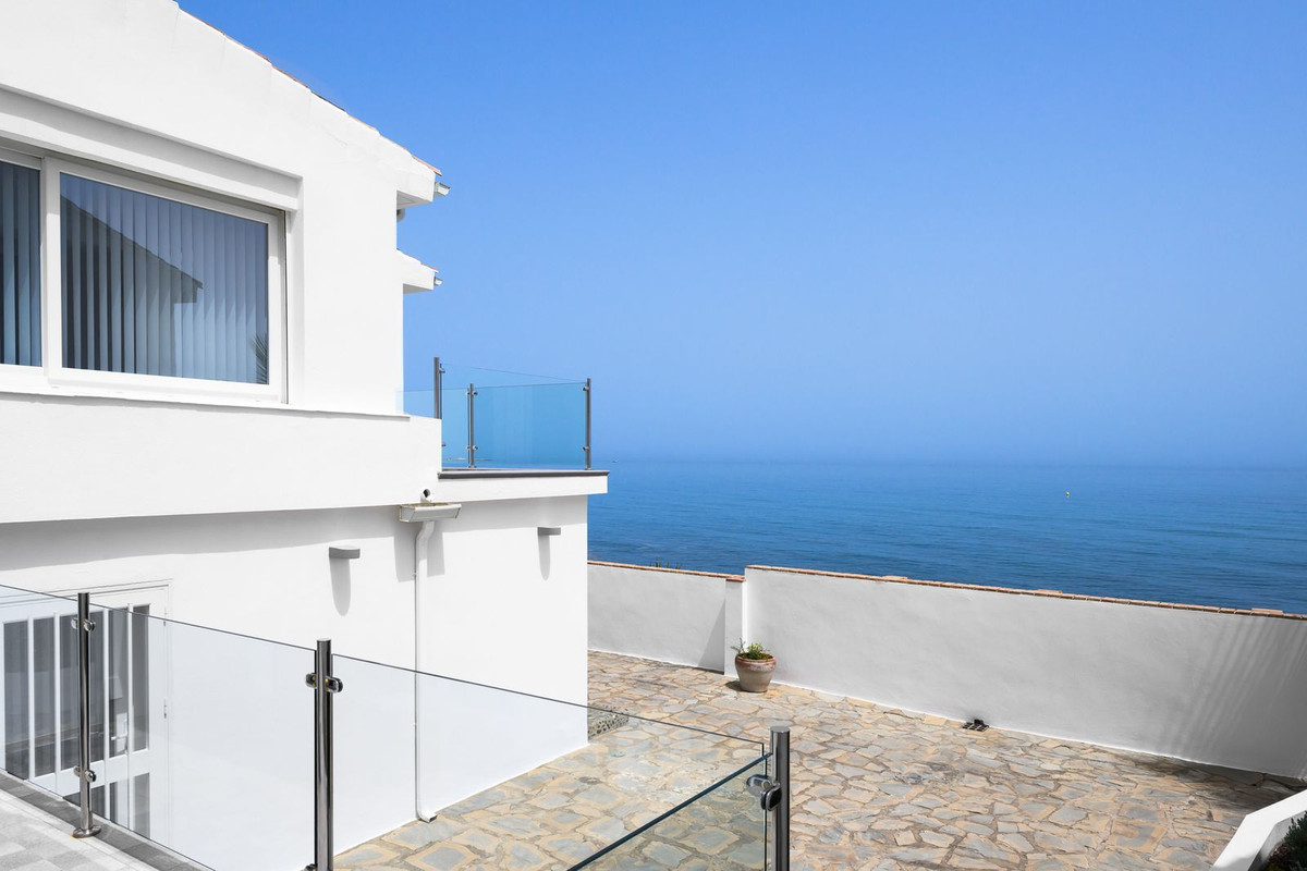 3 Bed Townhouse for sale in Estepona Costa Del Sol, Málaga, Spain