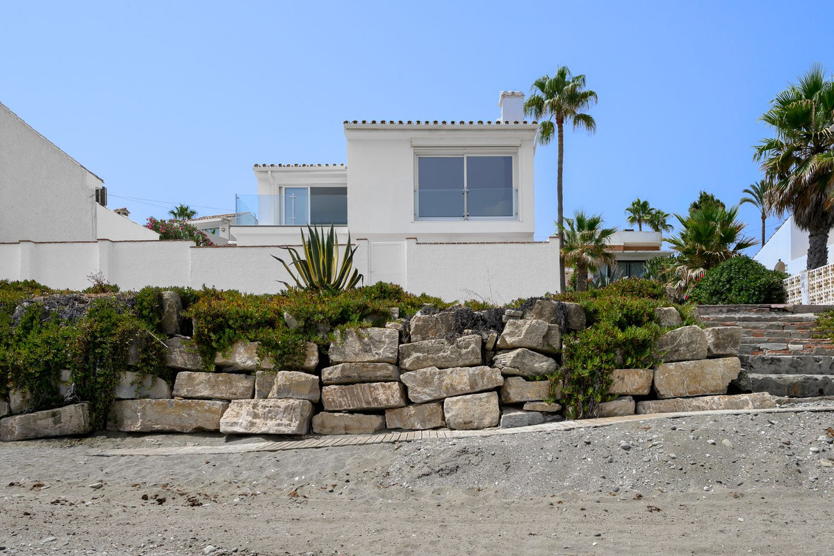 3 Bed Townhouse for sale in Estepona Costa Del Sol, Málaga, Spain