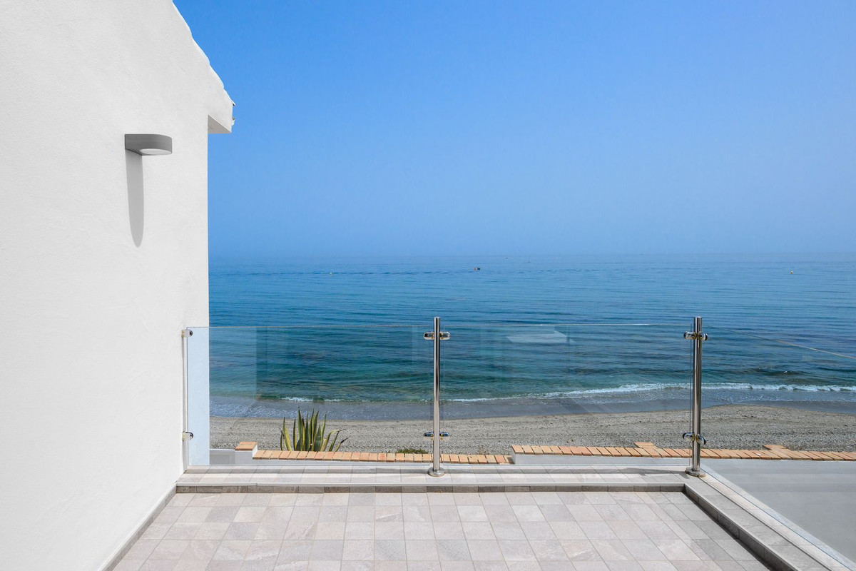 3 Bed Townhouse for sale in Estepona Costa Del Sol, Málaga, Spain
