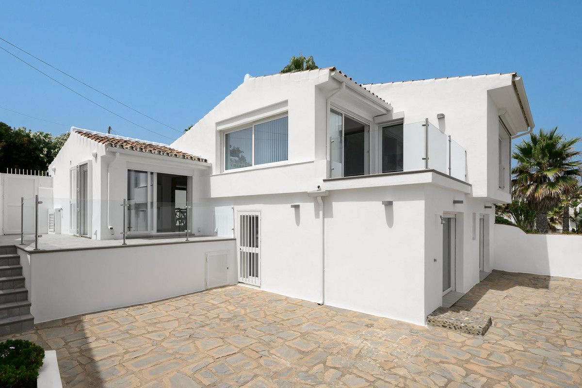 3 Bed Townhouse for sale in Estepona Costa Del Sol, Málaga, Spain