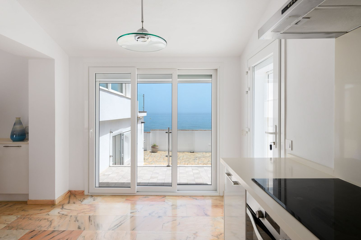 3 Bed Townhouse for sale in Estepona Costa Del Sol, Málaga, Spain