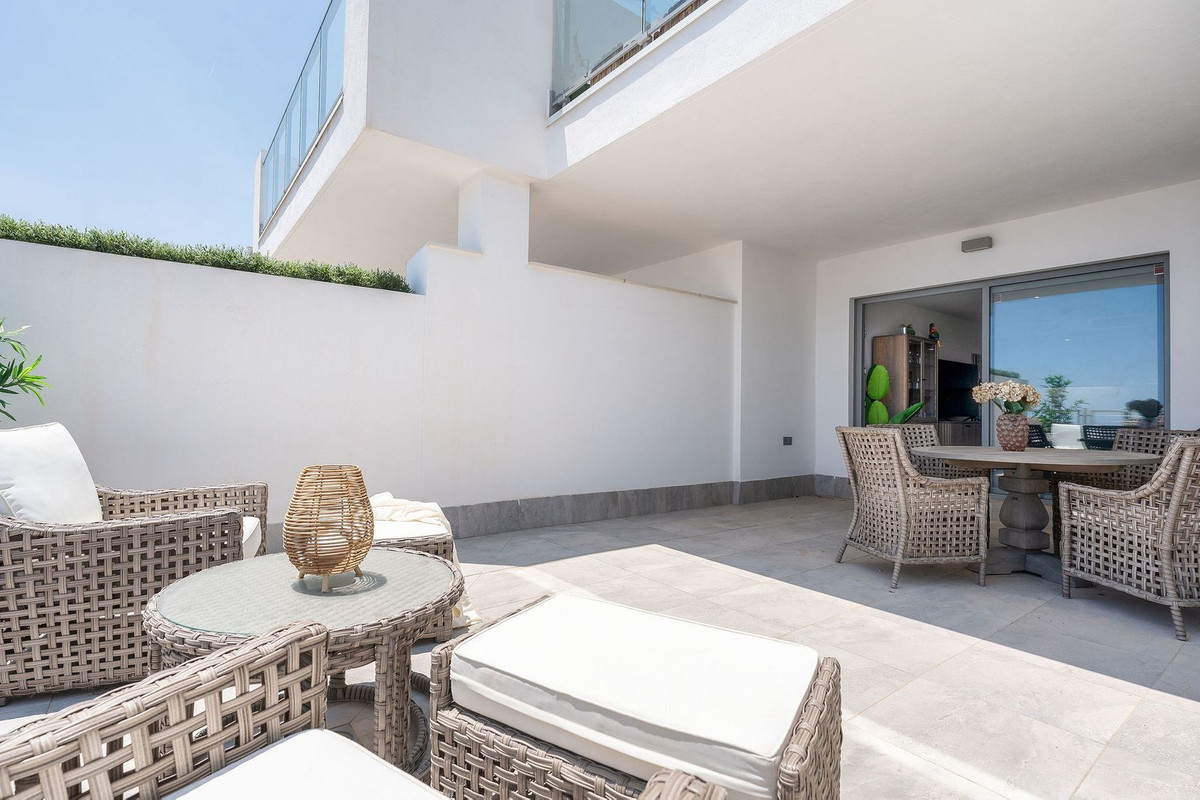 Se vende Apartamento Planta Baja de 3 dormitorios en Costa Del Sol, Málaga, España