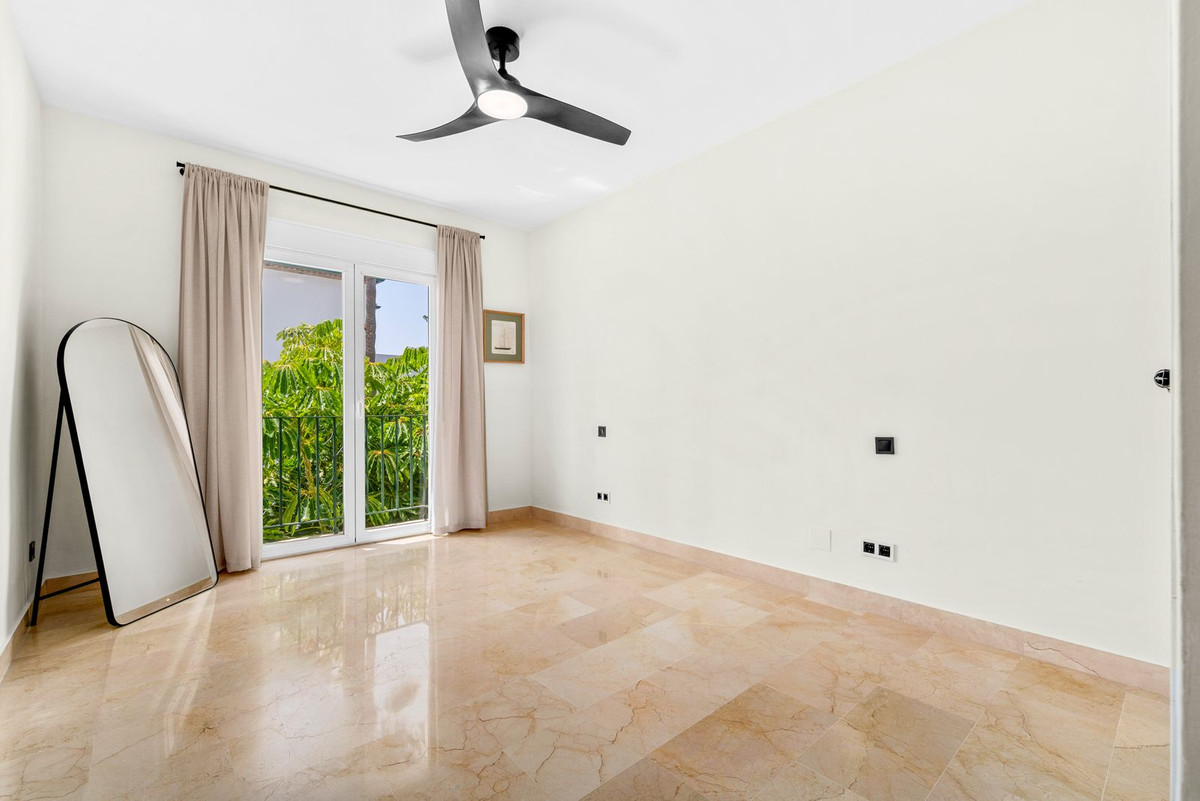 Se vende Apartamento Planta Media de 3 dormitorios en Costa Del Sol, Málaga, España
