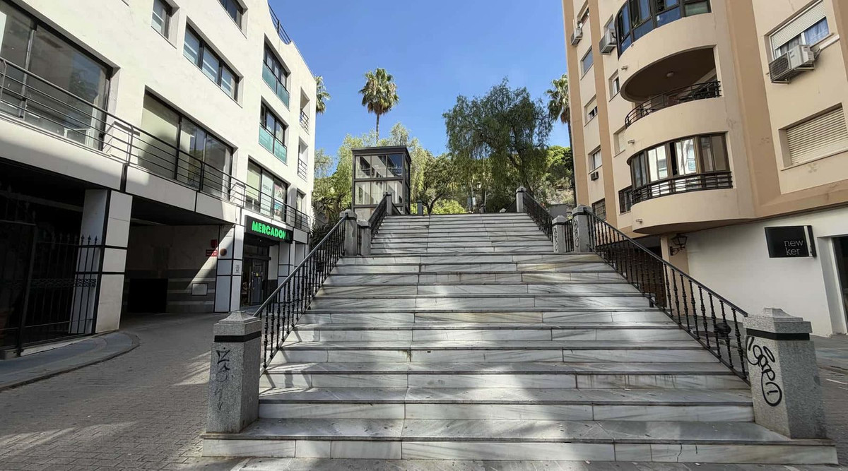 Se vende Apartamento Planta Media de 2 dormitorios en Costa Del Sol, Málaga, España