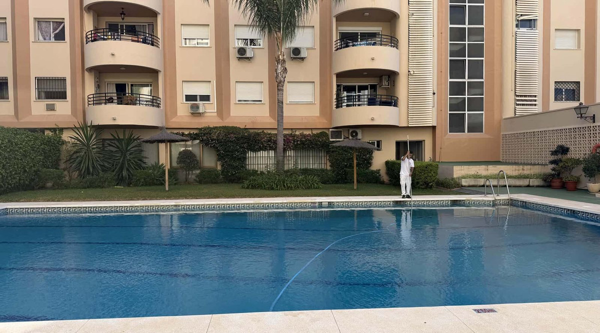 Se vende Apartamento Planta Media de 2 dormitorios en Costa Del Sol, Málaga, España