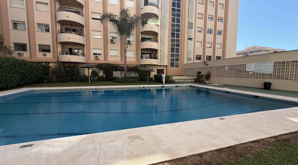 Se vende Apartamento Planta Media de 2 dormitorios en Costa Del Sol, Málaga, España