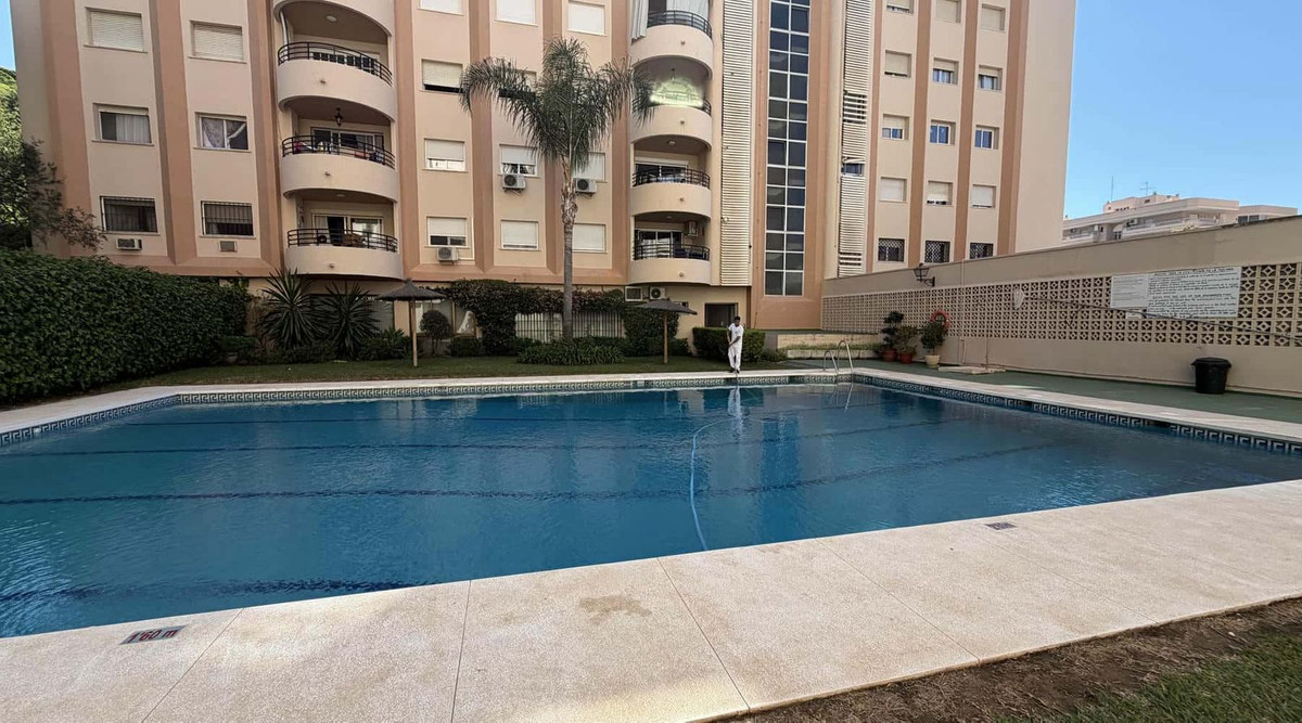Se vende Apartamento Planta Media de 2 dormitorios en Costa Del Sol, Málaga, España