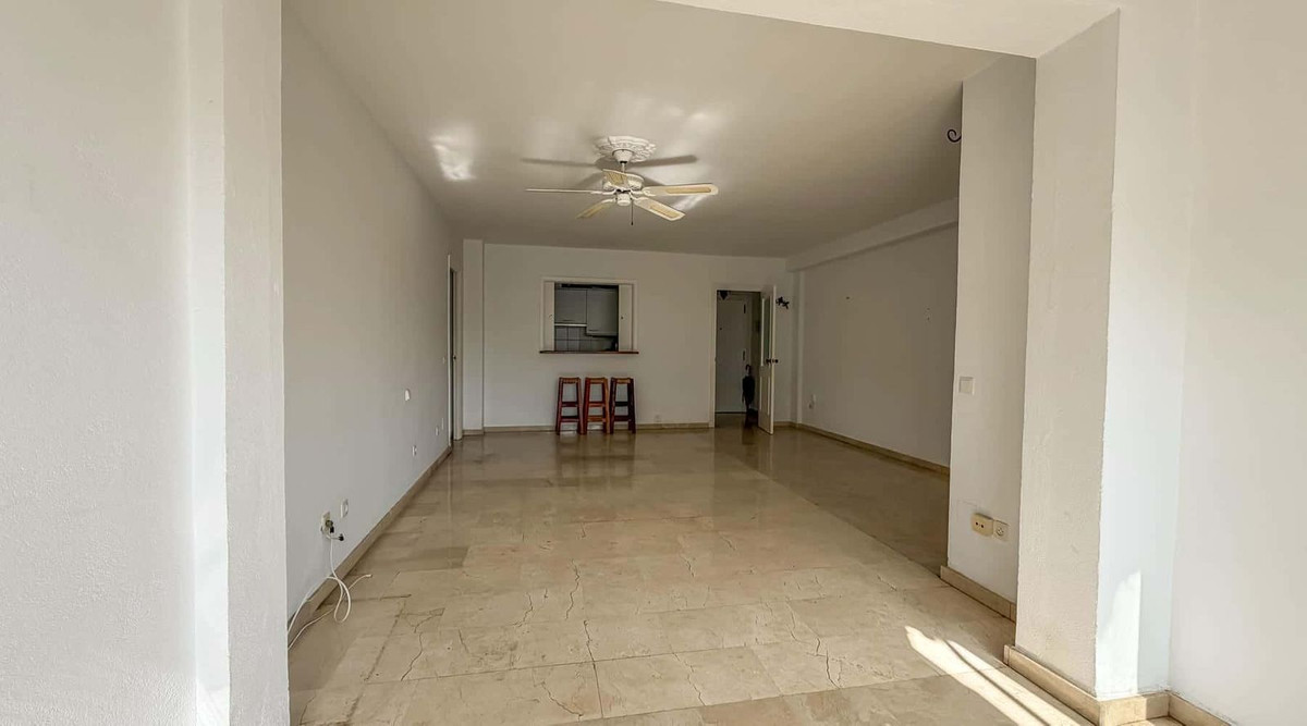 Se vende Apartamento Planta Media de 2 dormitorios en Costa Del Sol, Málaga, España