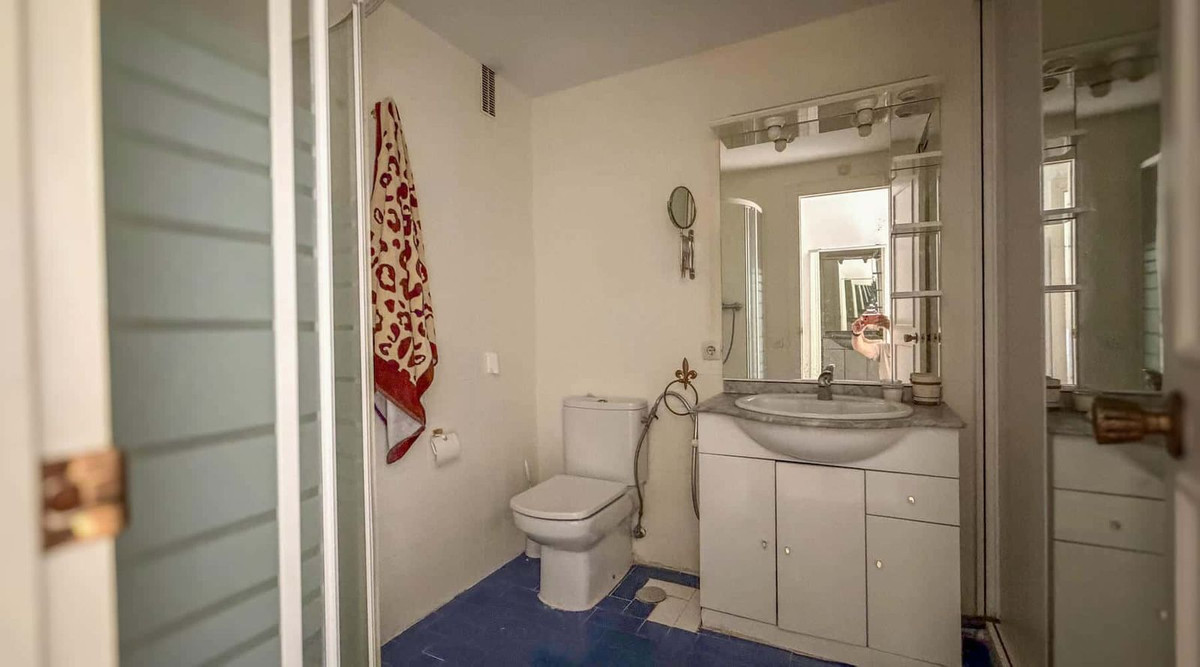 Se vende Apartamento Planta Media de 2 dormitorios en Costa Del Sol, Málaga, España