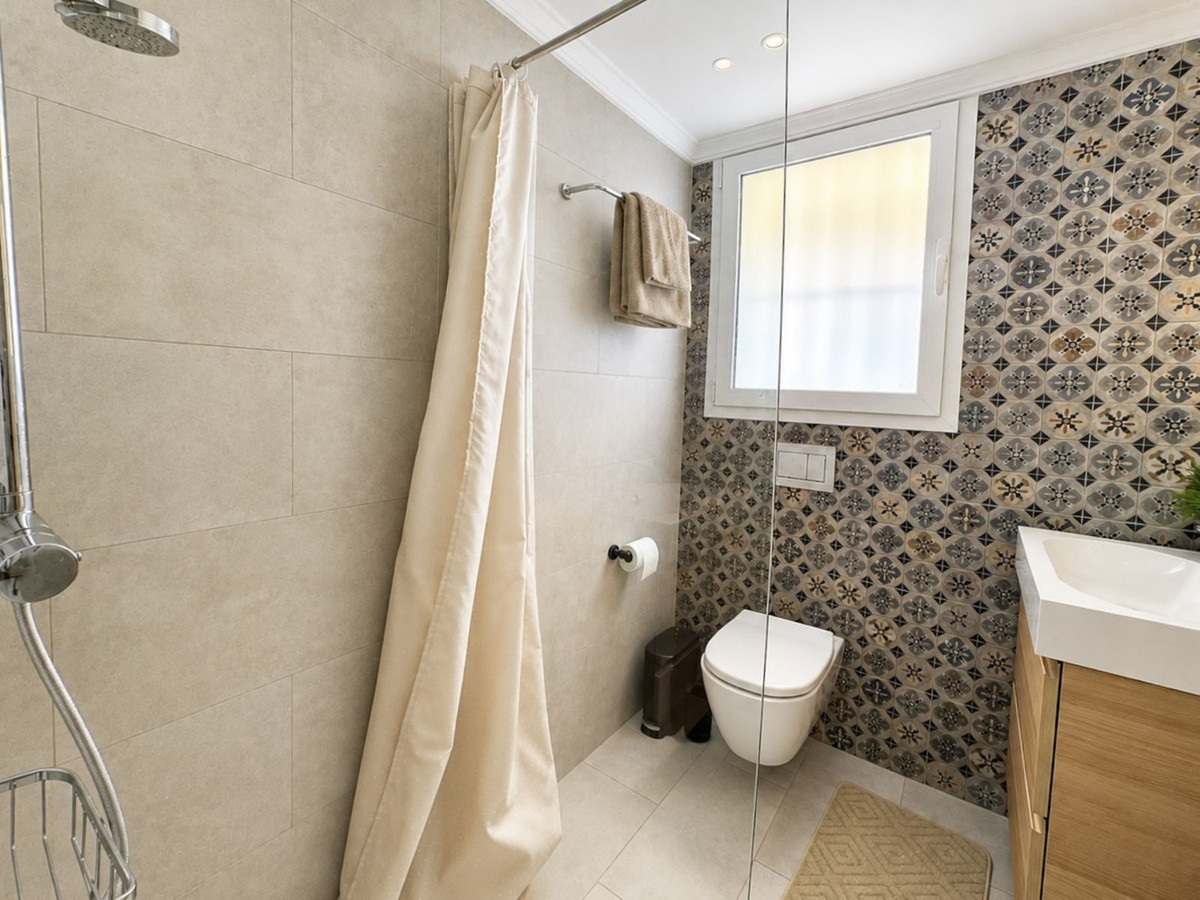 Se vende Apartamento Planta Media de 2 dormitorios en Costa Del Sol, Málaga, España