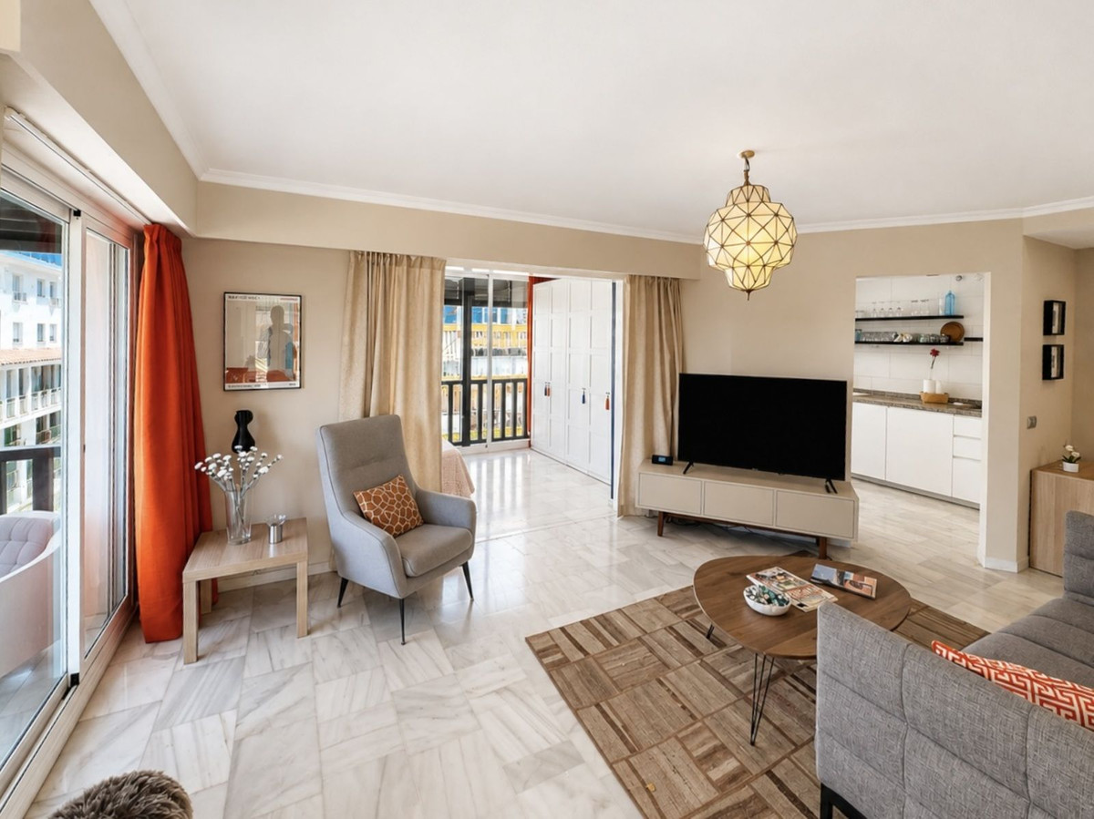 Se vende Apartamento Planta Media de 2 dormitorios en Costa Del Sol, Málaga, España