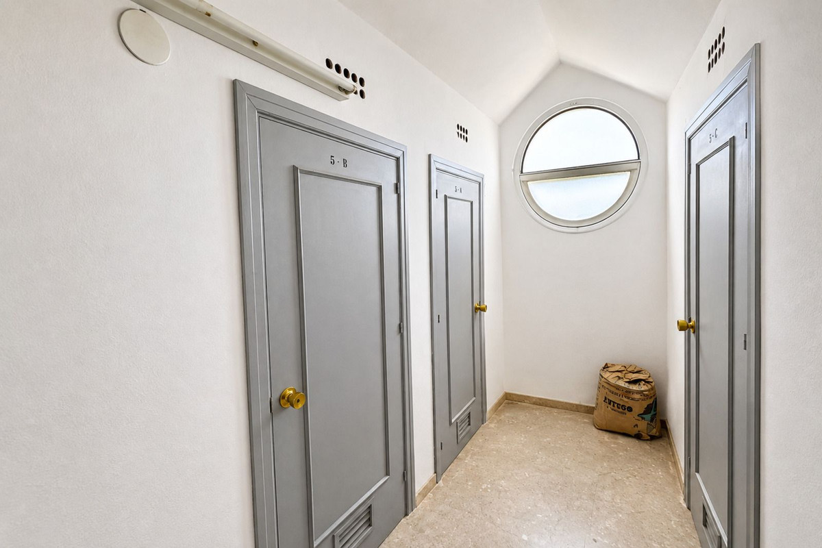 Se vende Apartamento Planta Media de 2 dormitorios en Costa Del Sol, Málaga, España