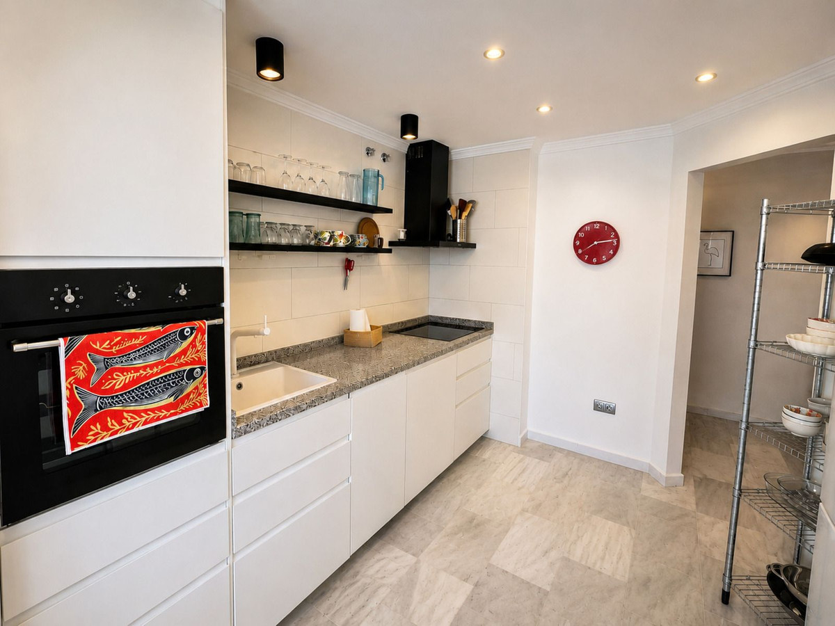 Se vende Apartamento Planta Media de 2 dormitorios en Costa Del Sol, Málaga, España