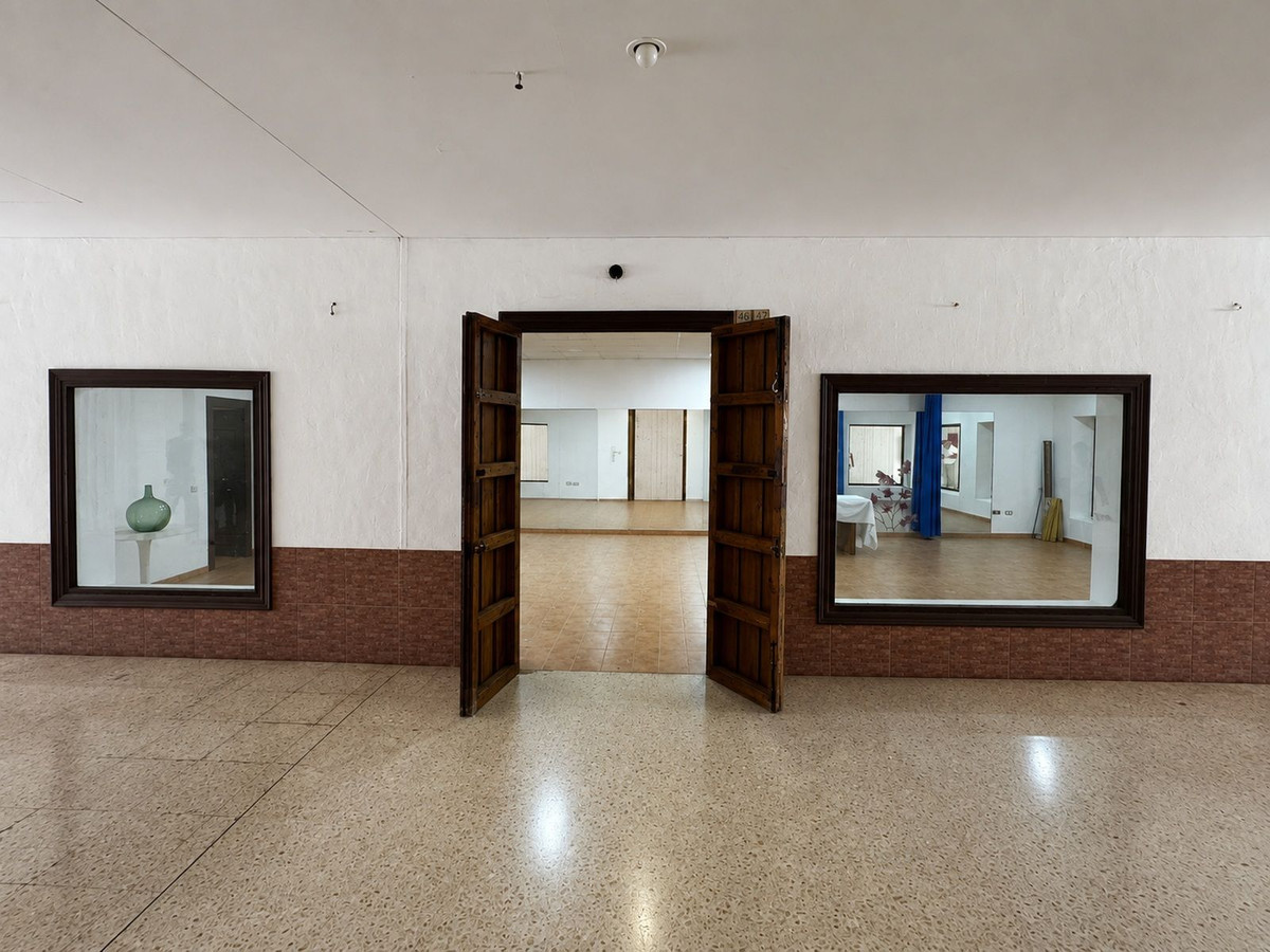 Commercial unit for sale in Arroyo De La Miel Costa Del Sol, Málaga, Spain