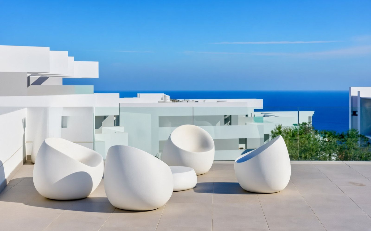 2 Bed Apartment for sale in La Duquesa Costa Del Sol, Málaga, Spain