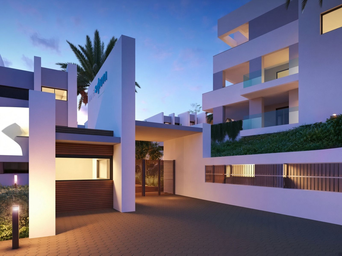 2 Bed Apartment for sale in La Duquesa Costa Del Sol, Málaga, Spain