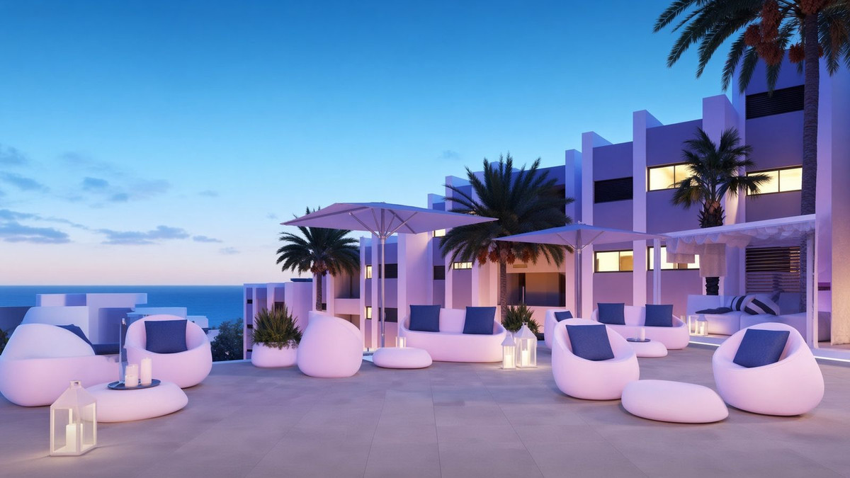 2 Bed Apartment for sale in La Duquesa Costa Del Sol, Málaga, Spain