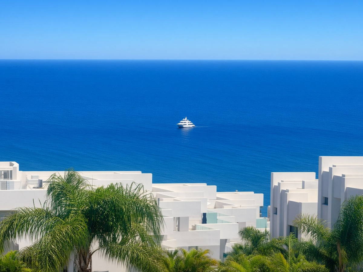 2 Bed Apartment for sale in La Duquesa Costa Del Sol, Málaga, Spain