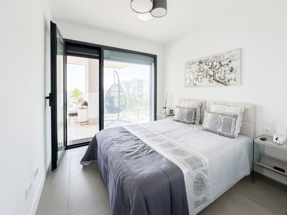 2 Bed Apartment for sale in La Duquesa Costa Del Sol, Málaga, Spain