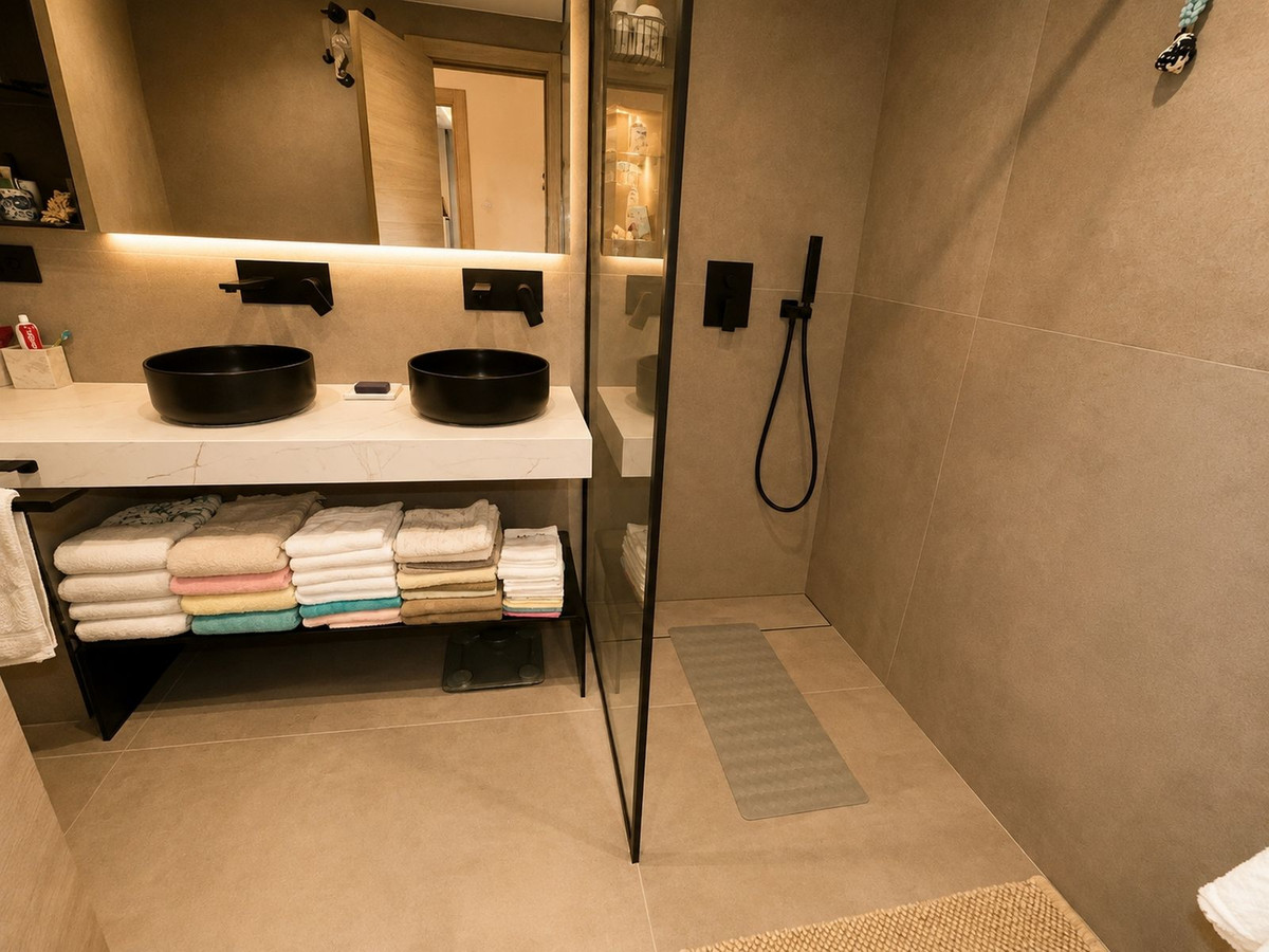 Se vende Apartamento Planta Media de 2 dormitorios en Costa Del Sol, Málaga, España
