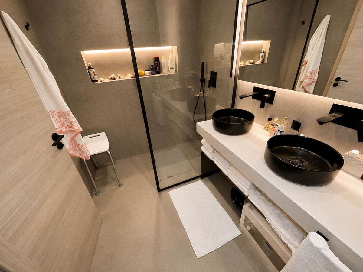 Se vende Apartamento Planta Media de 2 dormitorios en Costa Del Sol, Málaga, España