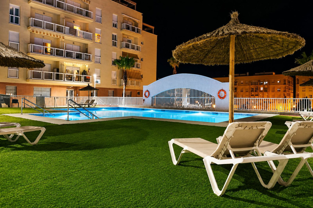 Se vende Apartamento Planta Media de 2 dormitorios en Costa Del Sol, Málaga, España