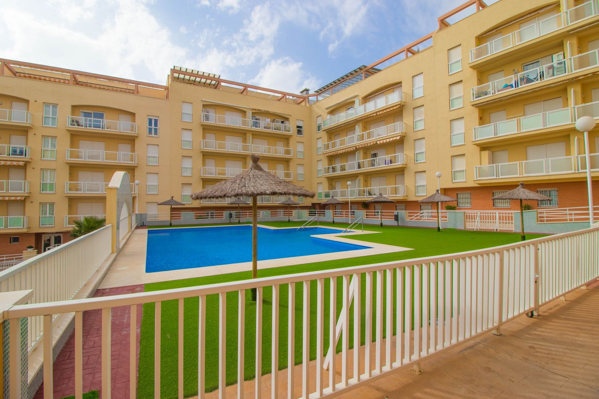 Se vende Apartamento Planta Media de 2 dormitorios en Costa Del Sol, Málaga, España