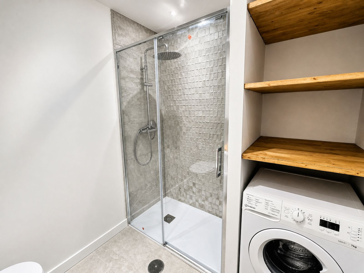 Se vende Apartamento Planta Media de 2 dormitorios en Costa Del Sol, Málaga, España