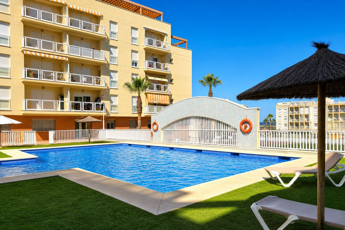 Se vende Apartamento Planta Media de 2 dormitorios en Costa Del Sol, Málaga, España