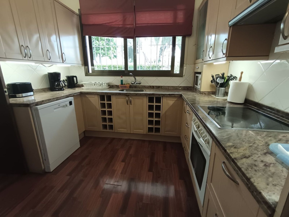 Se vende Apartamento Planta Baja de 4 dormitorios en Costa Del Sol, Málaga, España