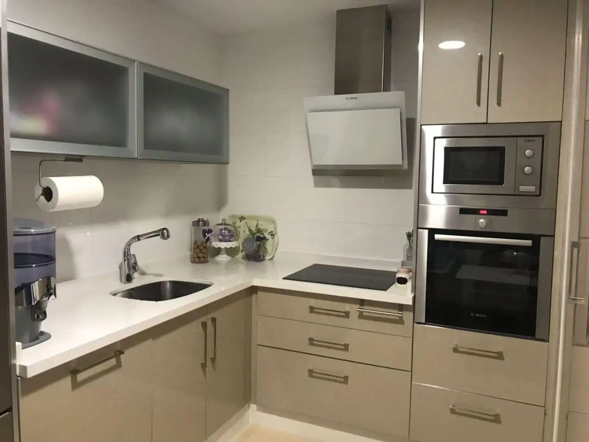 Se vende Apartamento Planta Media de 3 dormitorios en Costa Del Sol, Málaga, España