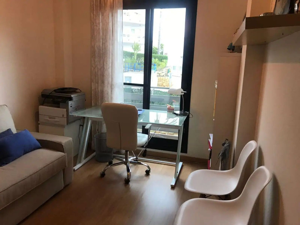 Se vende Apartamento Planta Media de 3 dormitorios en Costa Del Sol, Málaga, España