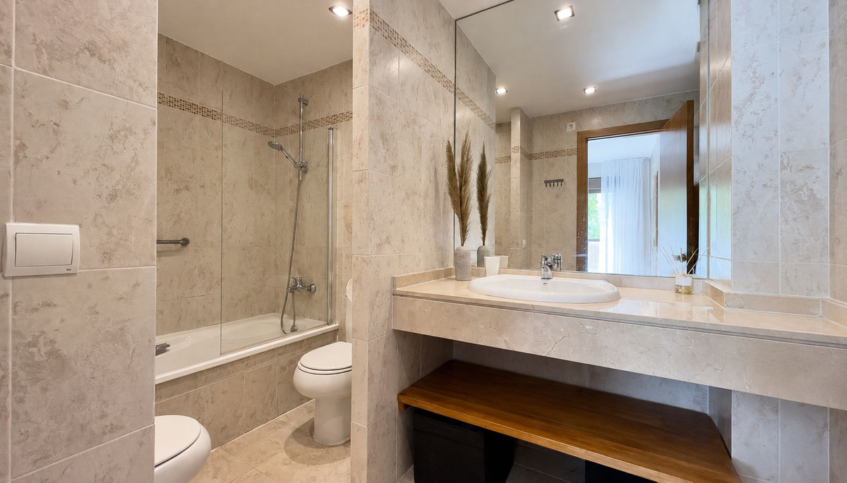 2 Bed Apartment for sale in Selwo Costa Del Sol, Málaga, Spain
