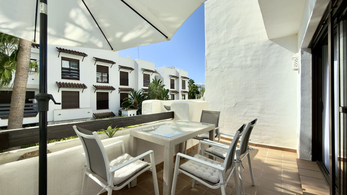 2 Bed Apartment for sale in Selwo Costa Del Sol, Málaga, Spain