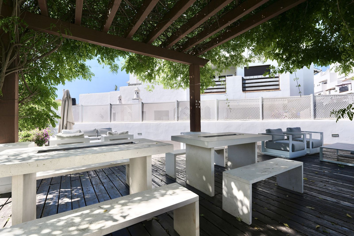 2 Bed Apartment for sale in Selwo Costa Del Sol, Málaga, Spain