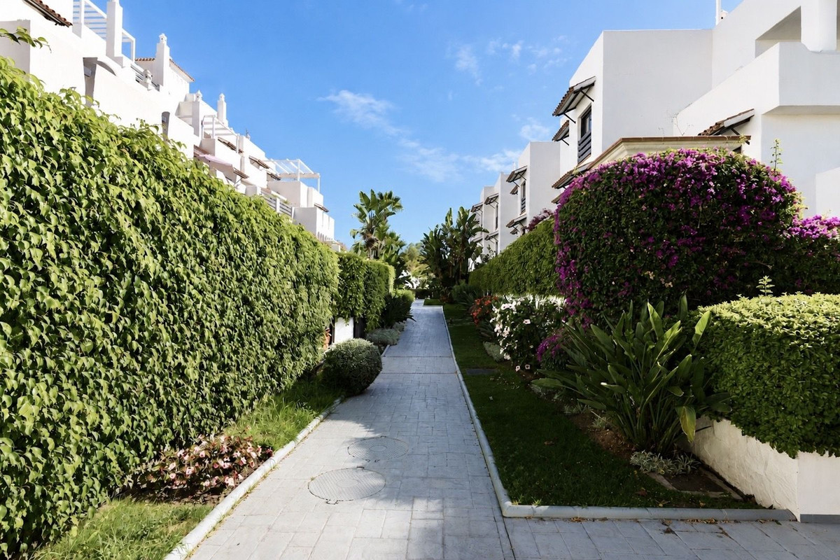 2 Bed Apartment for sale in Selwo Costa Del Sol, Málaga, Spain